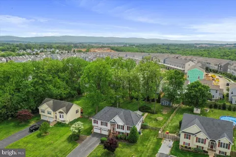 View/Area - 462 Oak Lee Dr, Ranson, WV 25438 photo 2 of 7