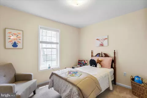 Bedroom - 462 Oak Lee Dr, Ranson, WV 25438 photo 4 of 5