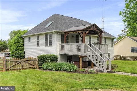 Exterior - 462 Oak Lee Dr, Ranson, WV 25438 photo 7 of 14