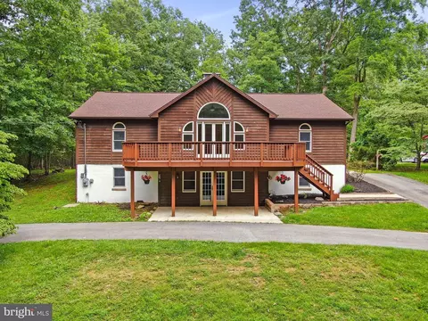 654 Lakeside Dr, Harpers Ferry, WV 25425