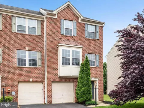 73 Don Quixote Dr, Charles Town, WV 25414