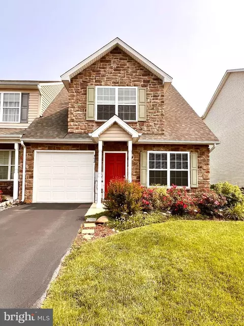 492 Thumper Dr, Ranson, WV 25438