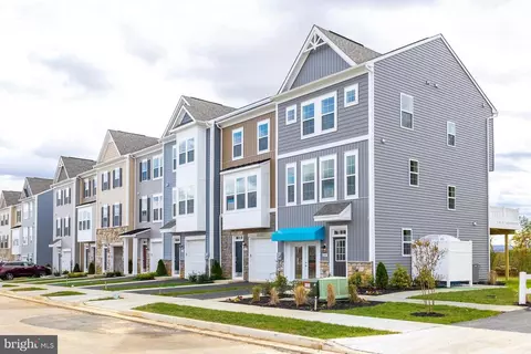 648 Newbury St, Charles Town, WV 25414