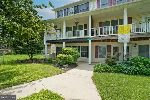 105 Park St, Charles Town, WV 25414