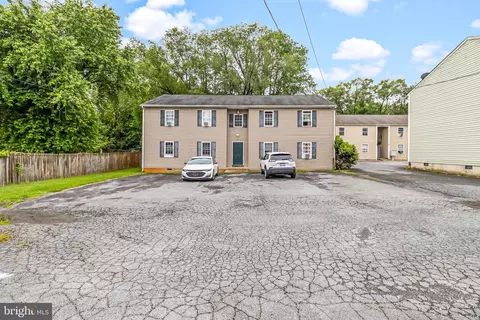 425 E 1st Ave, Charles Town, WV 25414