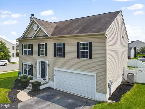 136 Mountain Laurel Blvd, Ranson, WV 25438 photo 4
