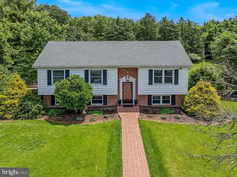 106 Mason Farm Dr, Kearneysville, WV 25430