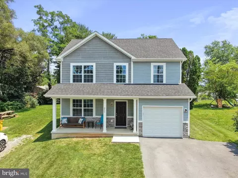 852 Jefferson Ave, Charles Town, WV 25414
