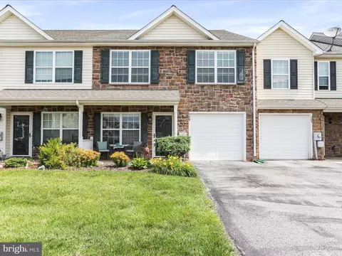 508 Thumper Dr, Ranson, WV 25438