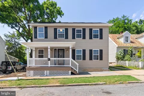 318 W Liberty St, Charles Town, WV 25414