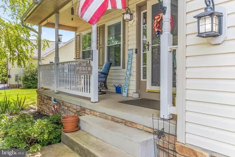 71 Spyglass Hill Dr, Charles Town, WV 25414