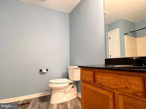 Bath - 179 Robelei Dr, Ranson, WV 25438 photo 2 of 3