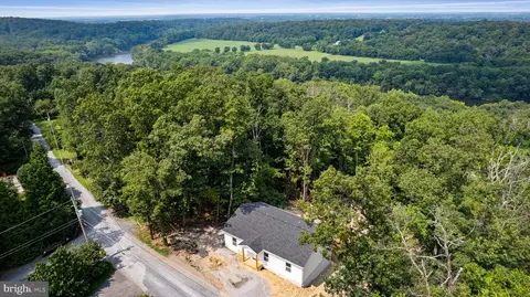 327 Red Bird Ln, Harpers Ferry, WV 25425