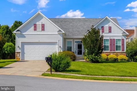 32 Flag Ct, Charles Town, WV 25414