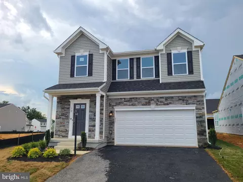 72 Jouett St, Ranson, WV 25438
