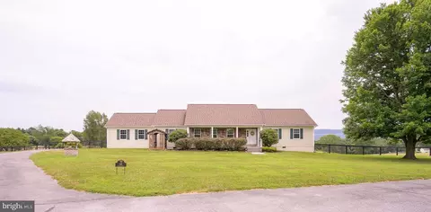 88 Windsor Dr, Charles Town, WV 25414