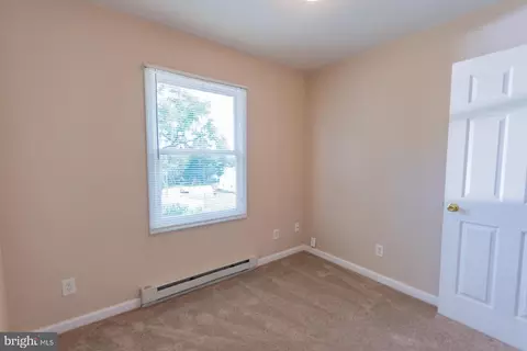 Bedroom - 304 E 12th Ave, Ranson, WV 25438 photo 7 of 10