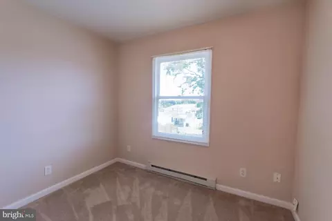 Bedroom - 304 E 12th Ave, Ranson, WV 25438 photo 4 of 10