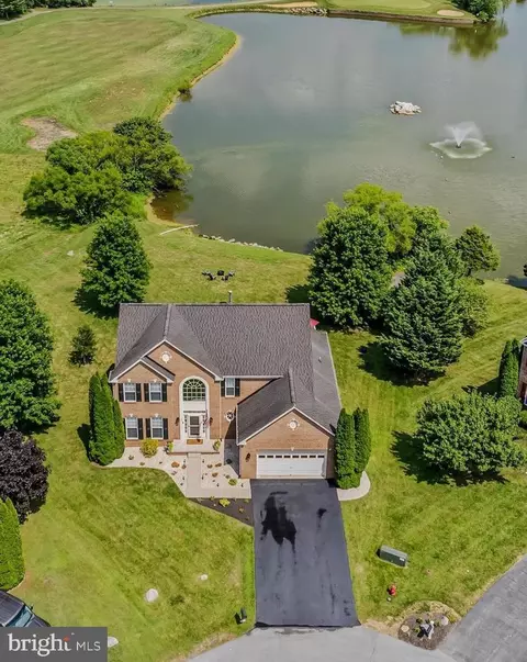 89 Avenel Ct, Charles Town, WV 25414