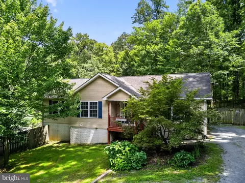1396 Johnnycake Ln, Harpers Ferry, WV 25425