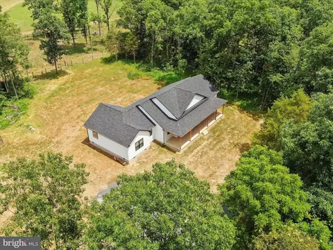 2144 Hinton Rd, Kearneysville, WV 25430