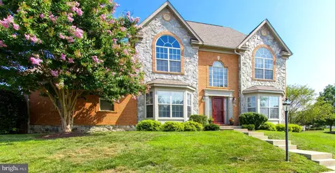 42 Louisa Beall Ln, Charles Town, WV 25414