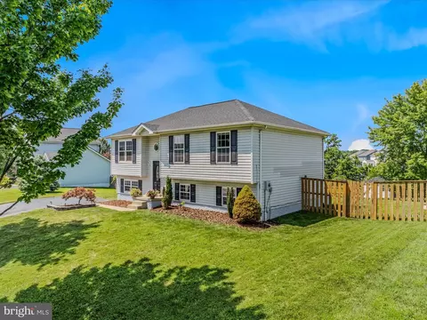 904 Oak Lee Dr, Ranson, WV 25438 photo 3