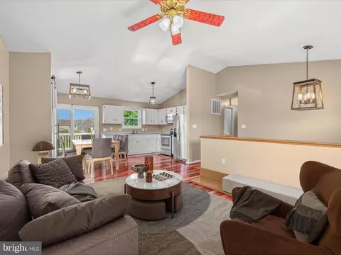 904 Oak Lee Dr, Ranson, WV 25438 photo 6