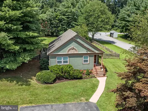 693 Thoroughbred Dr, Charles Town, WV 25414