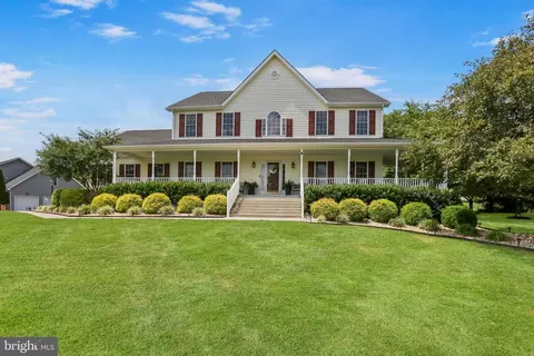 832 Eastland Dr, Charles Town, WV 25414