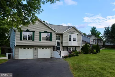 8 Cottontail Dr, Ranson, WV 25438 photo 3