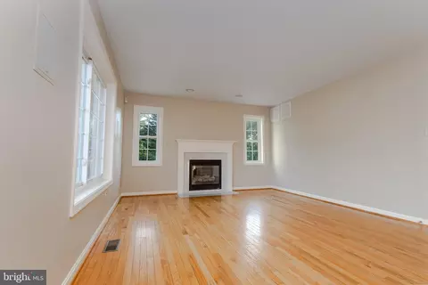 Living - 432 Quail Run Rd, Summit Point, WV 25446 photo 2 of 3