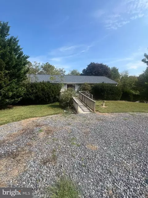 90 Wellington Ct, Charles Town, WV 25414