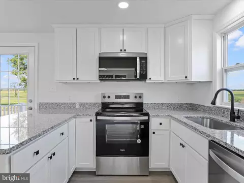 Kitchen - 123 Plum Tree Ln, Ranson, WV 25438 photo 3 of 4