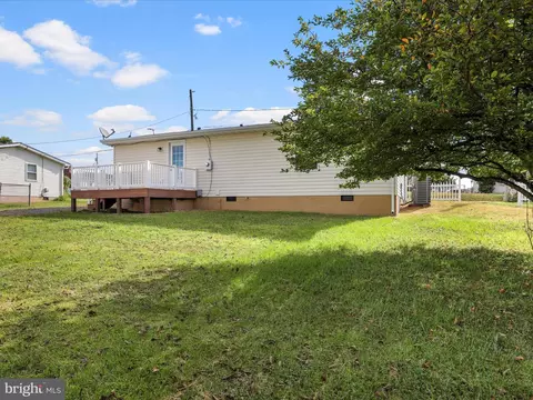 Exterior - 123 Plum Tree Ln, Ranson, WV 25438 photo 5 of 8