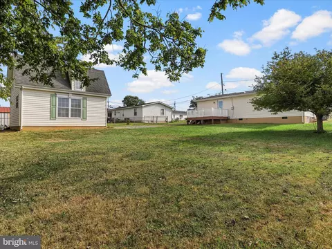 Exterior - 123 Plum Tree Ln, Ranson, WV 25438 photo 4 of 8