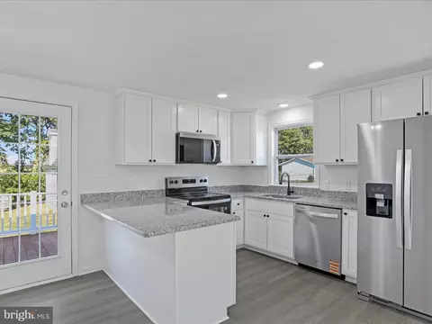 Kitchen - 123 Plum Tree Ln, Ranson, WV 25438 photo 4 of 4
