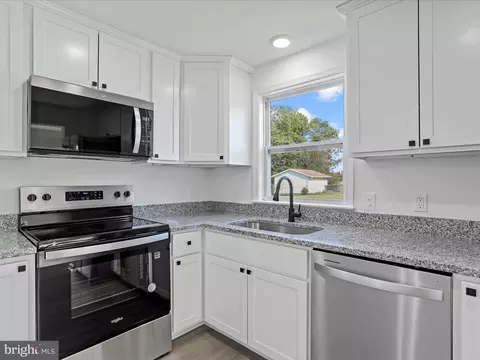 Kitchen - 123 Plum Tree Ln, Ranson, WV 25438 photo 2 of 4