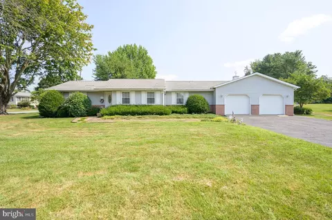 61 Lindsey Dr, Charles Town, WV 25414