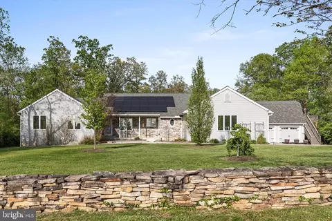 76 Gruber Rd, Summit Point, WV 25446