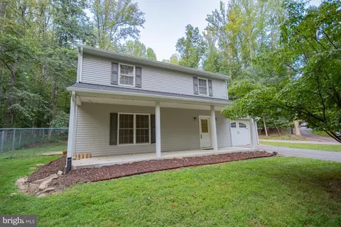 271 Moonshine Ln, Harpers Ferry, WV 25425