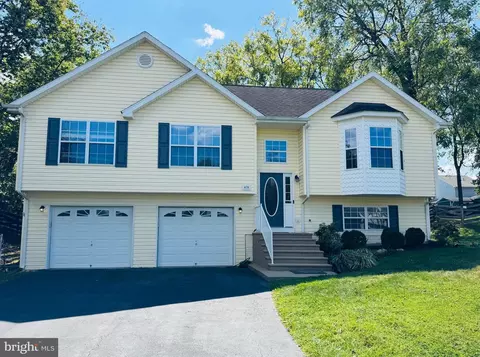 476 Oak Lee Dr, Ranson, WV 25438
