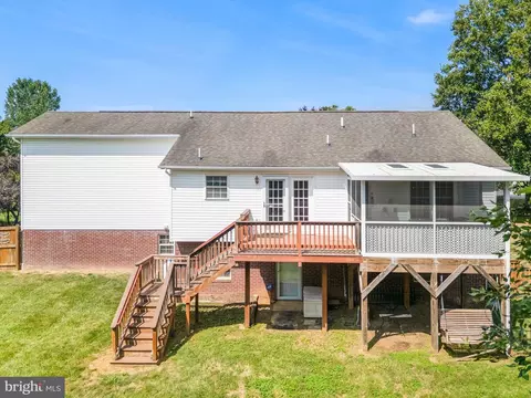Exterior - 28 Mopsy Ct, Ranson, WV 25438 photo 15 of 19
