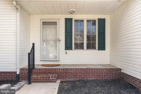 Exterior - 28 Mopsy Ct, Ranson, WV 25438 photo 10 of 19