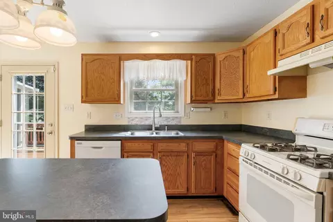 Kitchen - 28 Mopsy Ct, Ranson, WV 25438 photo 3 of 3