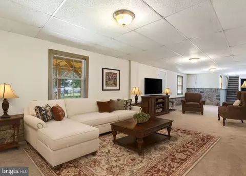Living - 28 Mopsy Ct, Ranson, WV 25438 photo 2 of 6