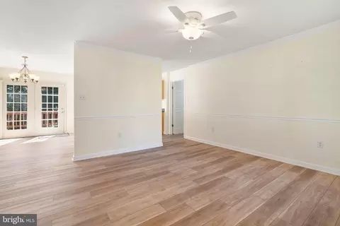 Living - 28 Mopsy Ct, Ranson, WV 25438 photo 3 of 6