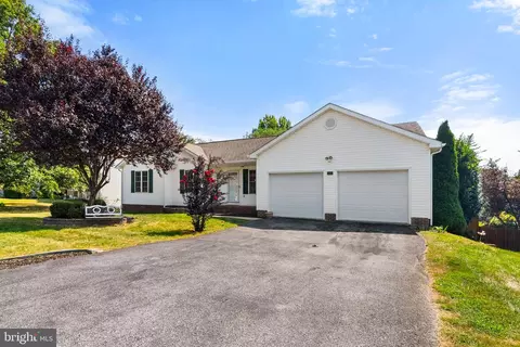Exterior - 28 Mopsy Ct, Ranson, WV 25438 photo 8 of 19