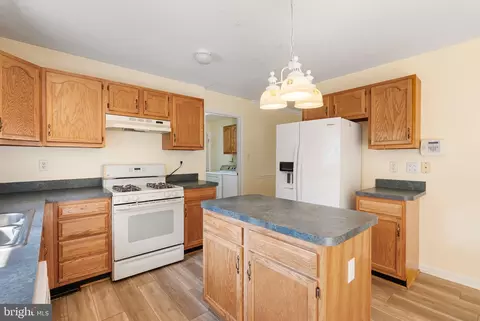 Kitchen - 28 Mopsy Ct, Ranson, WV 25438 photo 2 of 3