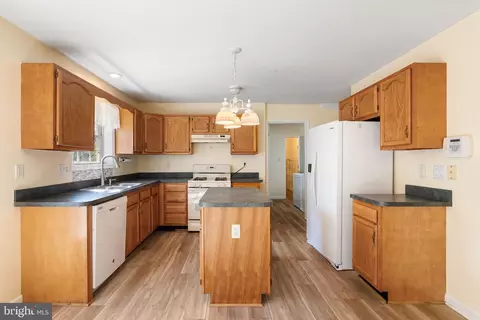 Kitchen - 28 Mopsy Ct, Ranson, WV 25438 photo 1 of 3
